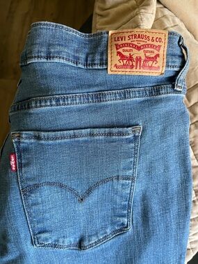 Levi's Women's Light Blue High-Rise Jeans with Back Pocket Patch